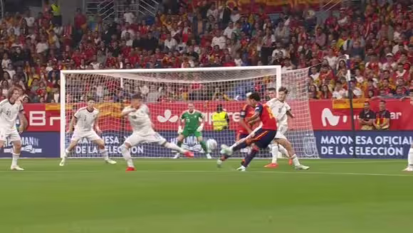 杀疯了😲亚马尔第6分钟兜射世界波，连续3场比赛闪击破门！